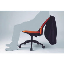 โหลดรูปภาพลงในโปรแกรมดูแกลเลอรี เก้าอี้หมุนพร้อมไม้แขวน Chitose (โยกฟรี) สีเทา