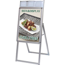 โหลดรูปภาพลงในโปรแกรมดูแกลเลอรี TOKISEI ขาตั้งโปสเตอร์พร้อมกล่องใส่ป้ายสำหรับใช้ภายในอาคาร A2 หน้าเดียว สีเงิน