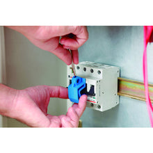 โหลดรูปภาพลงในโปรแกรมดูแกลเลอรี Ifam Universal Lockout Key Circuit Breaker ขนาดเล็ก 90600 IFAM

