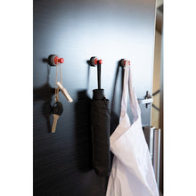 โหลดรูปภาพลงในโปรแกรมดูแกลเลอรี Magever แม่เหล็กซิลิโคน i-Hook สีแดง ตะขอแม่เหล็กนีโอไดเมียมแม่เหล็กแรงสูง 1-0153HOOK-IR MAGEVER
