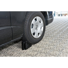 โหลดรูปภาพลงในโปรแกรมดูแกลเลอรี GREEN CROSS ตัวกั้นยางสําหรับรถยนต์นั่งส่วนบุคคล (รถยนต์สูงสุด 2t) H145×W100×D195mm ยางสังเคราะห์ 120001 GREEN CROSS
