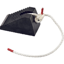 โหลดรูปภาพลงในโปรแกรมดูแกลเลอรี GREEN CROSS ตัวกั้นยาง (ตัวกั้นล้อ) สําหรับรถยนต์นั่งส่วนบุคคล (รถสูงสุด 2 ตัน) ตัวกั้นยางสีดํา 4 พร้อมเชือก 0.95 ม. ยางธรรมชาติ 120004 GREEN CROSS
