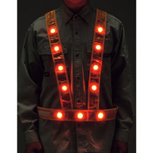โหลดรูปภาพลงในโปรแกรมดูแกลเลอรี GREEN CROSS เสื้อกั๊กสะท้อนแสงนิรภัย LED สีเหลือง/สีแดง/ทอง LED สะท้อนแสง Vest-GR One-size-fits-all (ปรับขนาดได้) 238027 GREEN CROSS
