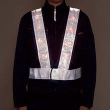 โหลดรูปภาพลงในโปรแกรมดูแกลเลอรี GREEN CROSS LED เสื้อกั๊กในตัวตาข่ายสีกรมท่า / สีขาวสะท้อนแสง / LED สีสีแดง LED เสื้อกั๊ก - 70KW (สีน้ําเงินกรมท่า / ขาว / แดง) ความกว้างสะท้อนแสง 70 มม. ชนิด 238036 GREEN CROSS
