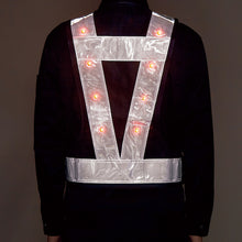 โหลดรูปภาพลงในโปรแกรมดูแกลเลอรี GREEN CROSS LED เสื้อกั๊กในตัวตาข่ายสีกรมท่า / สีขาวสะท้อนแสง / LED สีสีแดง LED เสื้อกั๊ก - 70KW (สีน้ําเงินกรมท่า / ขาว / แดง) ความกว้างสะท้อนแสง 70 มม. ชนิด 238036 GREEN CROSS
