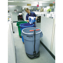 โหลดรูปภาพลงในโปรแกรมดูแกลเลอรี Rubbermaid [ขายหมดแล้ว] Round Brute Container for Dolly Articulated 265107 Rubbermaid
