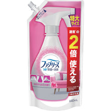 โหลดรูปภาพลงในโปรแกรมดูแกลเลอรี P&amp;G BREEZE W สเปรย์ฆ่าเชื้อ + ขจัดกลิ่นผ้า กลิ่นดอกไม้อ่อน ชนิดเติม ขนาดใหญ่พิเศษ 640มล. 402351 P และ G
