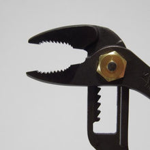 Tải hình ảnh vào trình xem thư viện, Kìm bơm nước FUJIYA (vàng đen, có lò xo, có driver)
