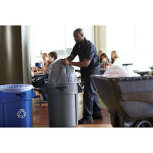 โหลดรูปภาพลงในโปรแกรมดูแกลเลอรี Rubbermaid ภาชนะทรงกลมพร้อมสลิท 75.7L สีแดง
