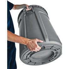โหลดรูปภาพลงในโปรแกรมดูแกลเลอรี Rubbermaid คอนเทนเนอร์บรูททรงกลมมีสลิท 75.7L สีเขียวเข้ม
