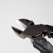 Load image into gallery viewer, FUJIYA Denko Meijin Eccentric Thin Blade Nippers (Black Gold)
