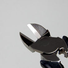 Load image into gallery viewer, FUJIYA Denko Meijin Eccentric Thin Blade Nippers (Black Gold)
