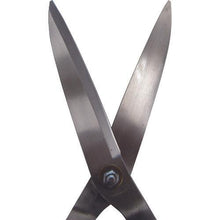 Load image into gallery viewer, Kanenori scissors with Yasugi steel with white oak handle
