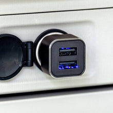 画像をギャラリービューアに読み込む, ＳＡＮＷＡ　カーチャージャー（２ポート・４．８Ａ）
