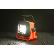 โหลดรูปภาพลงในโปรแกรมดูแกลเลอรี IRIS 568990 ไฟ LED ฐานแบบชาร์จไฟได้
