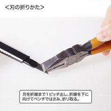 画像をギャラリービューアに読み込む, ＮＴ　カッターナイフＡ型　プレミアムＧ　オートロック式　黒
