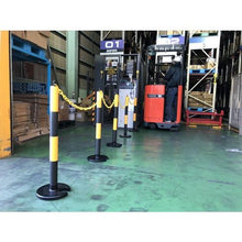 Tải hình ảnh vào trình xem thư viện, Cột Cao Su Mềm TRUSCO Vàng/Đen 128cm Có Lỗ Neo 10mm Loại Trong Nhà
