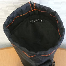 โหลดรูปภาพลงในโปรแกรมดูแกลเลอรี ที่วางขวดพลาสติก TRUSCO - คาราบิเนอร์สีดำ
