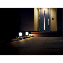 โหลดรูปภาพลงในโปรแกรมดูแกลเลอรี ชุดไฟ LED เซ็นเซอร์สวนแบบใช้แบตเตอรี่ IRIS ชุดสี่เหลี่ยมสีดำ (2 ชิ้น)
